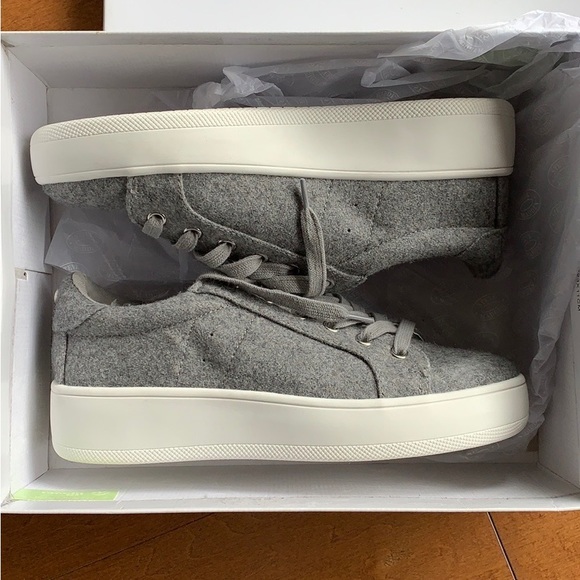 New in Box, Steve Madden Bertie platform sneakers in gray flannel size 7.5 - Picture 1 of 6